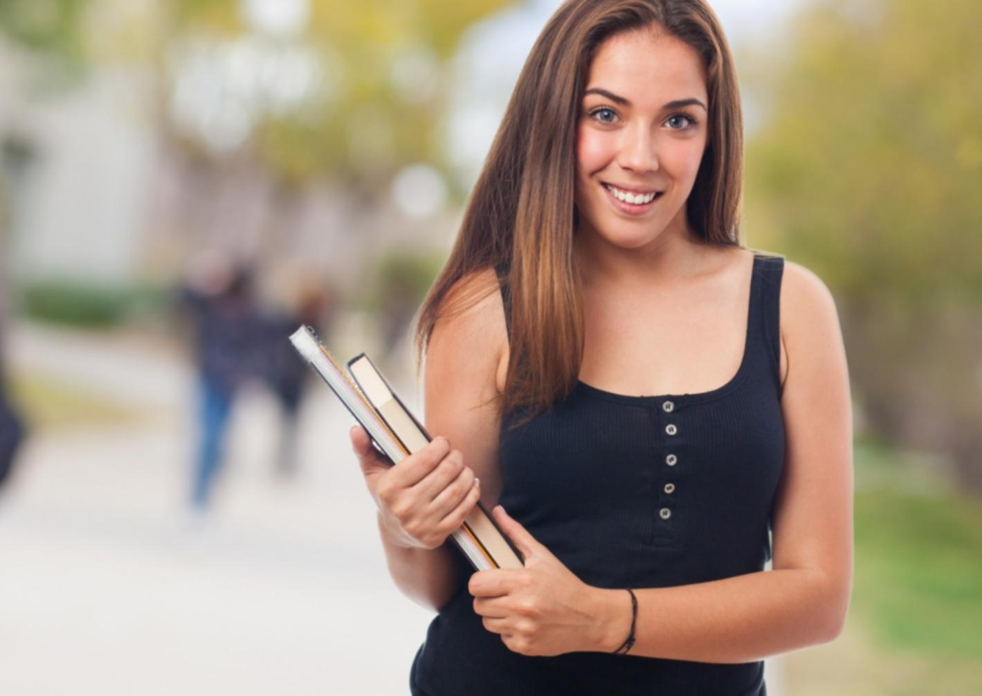 Escritório zenovatrix em Cascais com ambiente de trabalho colaborativo